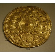 Hoard containing two bracelets, solar disc, sun disc